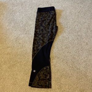 Camo lululemon cropped leggings